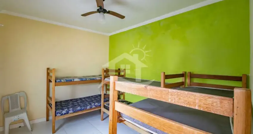 Casa Térrea à venda com piscina, 2 quarto(s),   no bairro Belmira Novaes, 50 metros da praia, Peruíbe-SP