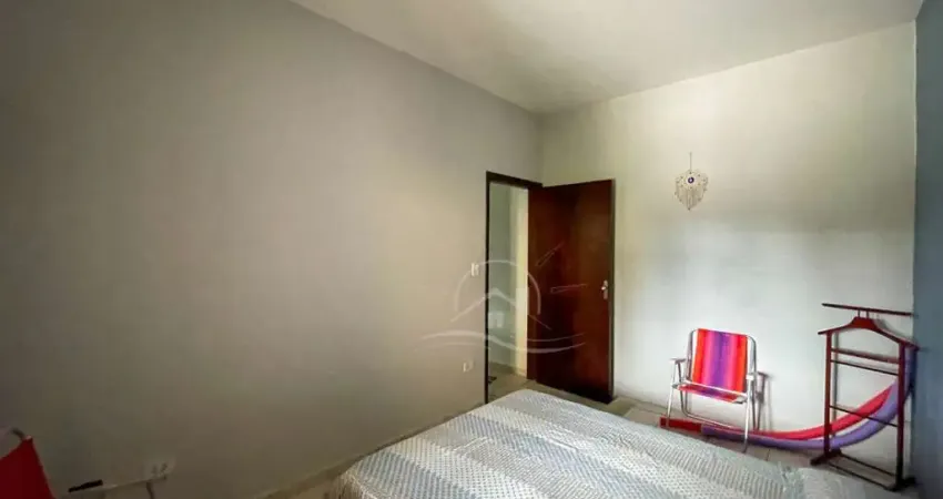Casa Térrea com piscina à venda com piscina, 2 quarto(s),  sendo 0 suíte(s)  no bairro Jardim Casablanca, 750 metros da praia, Peruíbe-SP