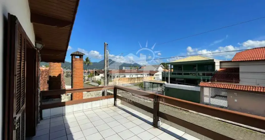 Casa Mezanino à venda , 3 quarto(s),  sendo 1 suíte(s)  no bairro Ribamar, 600 metros da praia, Peruíbe-SP