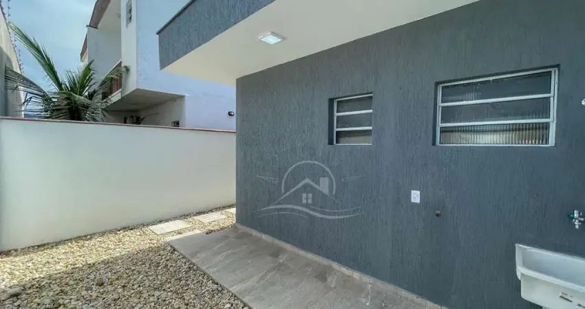 Casa Térrea à venda , 2 quarto(s),  sendo 1 suíte(s)  no bairro Flora Rica, 1500 metros da praia, Peruíbe-SP