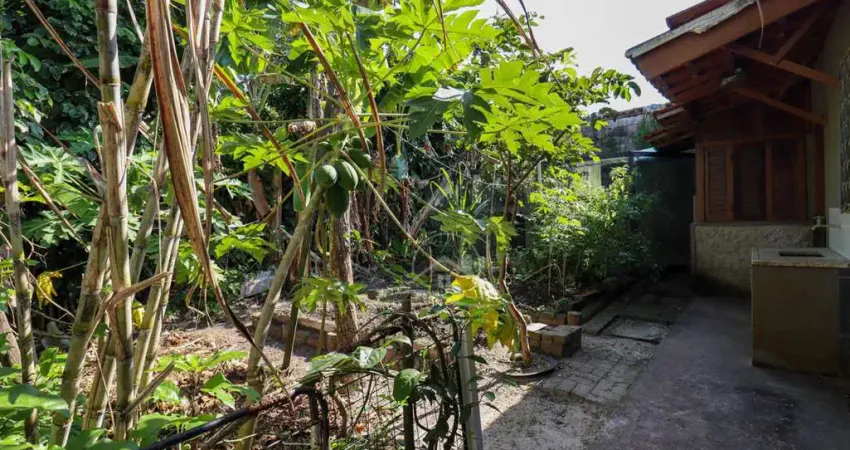 Casa Chácara à venda , 3 quarto(s),  sendo 1 suíte(s)  no bairro Vila Erminda, 2 metros da praia, Peruíbe-SP