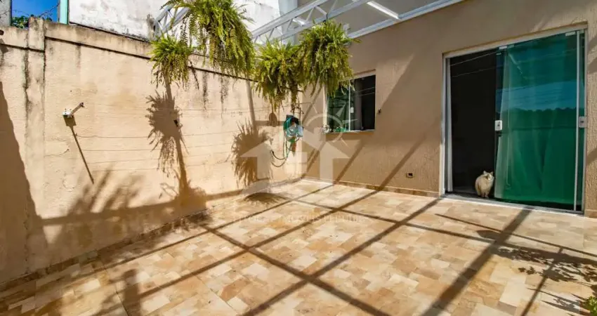 Casa Assobradada à venda com piscina, 2 quarto(s),  sendo 1 suíte(s)  no bairro São José, 600 metros da praia, Peruíbe-SP