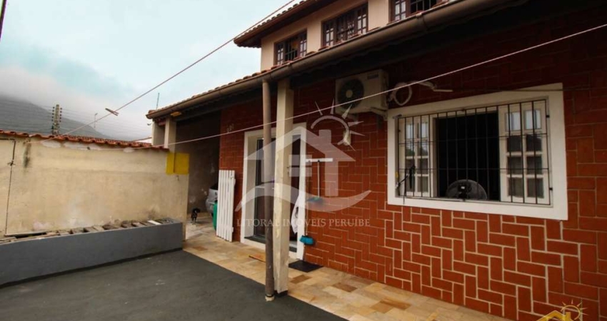 Casa Sobreposta à venda , 3 quarto(s),  sendo 3 suíte(s)  no bairro Centro, 2 metros da praia, Peruíbe-SP