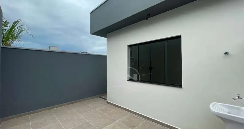 Casa Térrea à venda , 2 quarto(s),  sendo 1 suíte(s)  no bairro Jardim Márcia, 1300 metros da praia, Peruíbe-SP