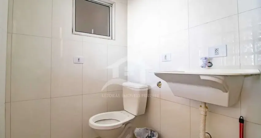 Casa Sobreposta / baixo à venda , 2 quarto(s),  sendo 1 suíte(s)  no bairro Maria Helena Novaes, 400 metros da praia, Peruíbe-SP