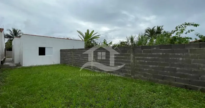 Casa Térrea à venda , 2 quarto(s),  sendo 0 suíte(s)  no bairro Maria Helena Novaes, 400 metros da praia, Peruíbe-SP