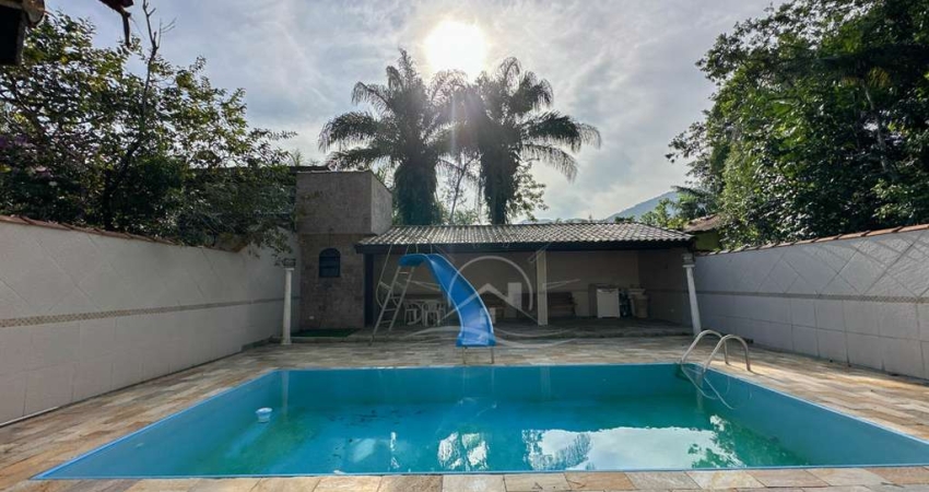 Casa Térrea com piscina à venda com piscina, 3 quarto(s),  sendo 1 suíte(s)  no bairro Garça Vermelha, 650 metros da praia, Peruíbe-SP