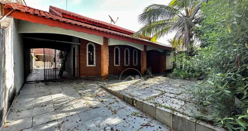 Casa com Mezanino à venda , 3 quarto(s),  sendo 2 suíte(s)  no bairro Belmira Novaes, 600 metros da praia, Peruíbe-SP
