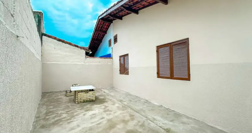 Casa Térrea à venda , 3 quarto(s),  sendo 1 suíte(s)  no bairro Stella Maris, 800 metros da praia, Peruíbe-SP