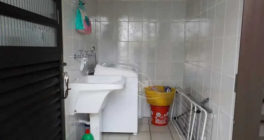 Casa Térrea à venda com piscina, 3 quarto(s),  sendo 1 suíte(s)  no bairro Stella Maris, 200 metros da praia, Peruíbe-SP