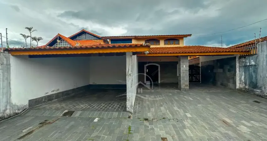 Casa Térrea à venda , 3 quarto(s),  sendo 1 suíte(s)  no bairro Stella Maris, 100 metros da praia, Peruíbe-SP