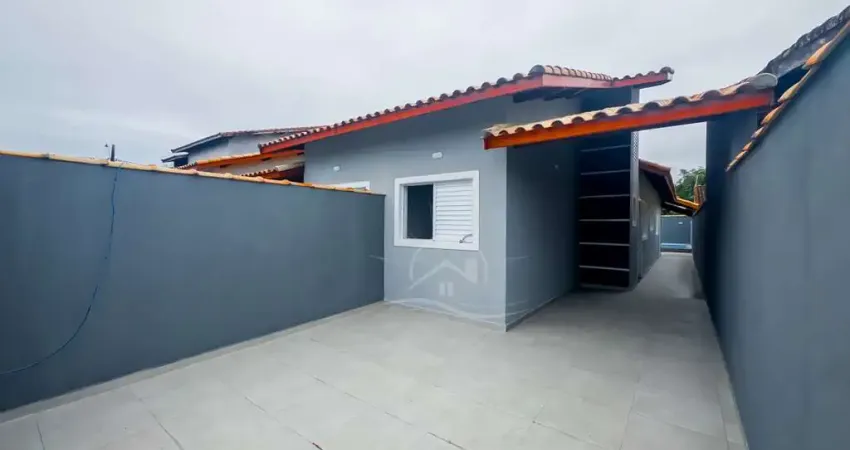 Casa Térrea com piscina à venda com piscina, 2 quarto(s),  sendo 1 suíte(s)  no bairro Josedy, 1000 metros da praia, Peruíbe-SP