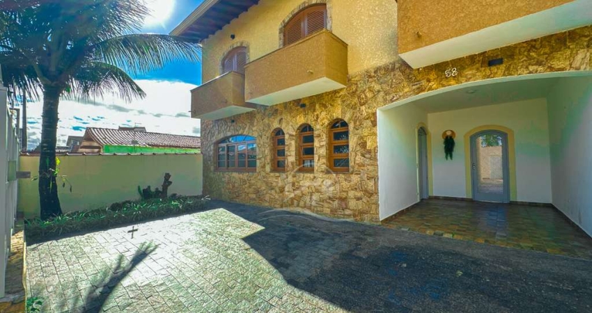 Casa Sobrado à venda , 5 quarto(s),  sendo 3 suíte(s)  no bairro Três Marias, 50 metros da praia, Peruíbe-SP