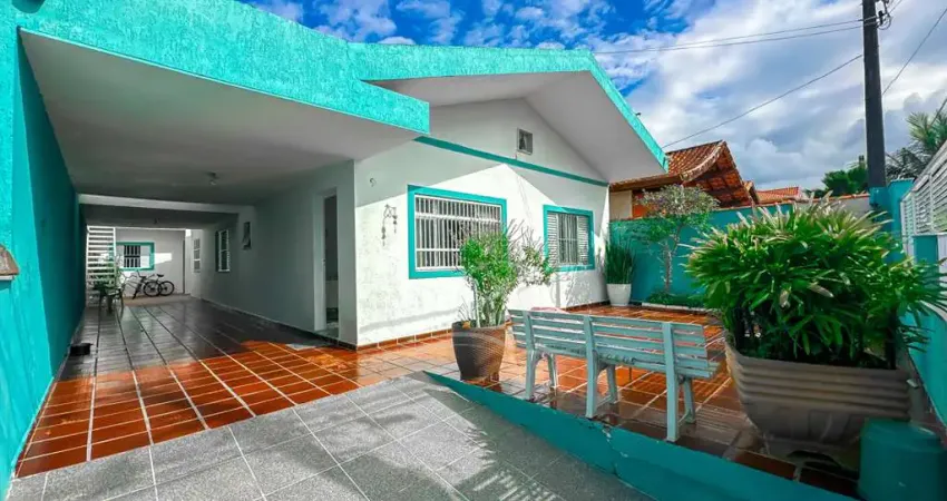 Casa Térrea à venda , 3 quarto(s),  sendo 1 suíte(s)  no bairro Três Marias, 200 metros da praia, Peruíbe-SP