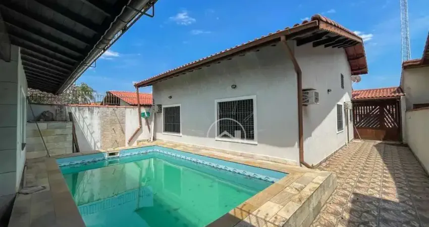 Casa Térrea à venda , 3 quarto(s),  sendo 1 suíte(s)  no bairro Jardim Barra de Jangadas, 400 metros da praia, Peruíbe-SP