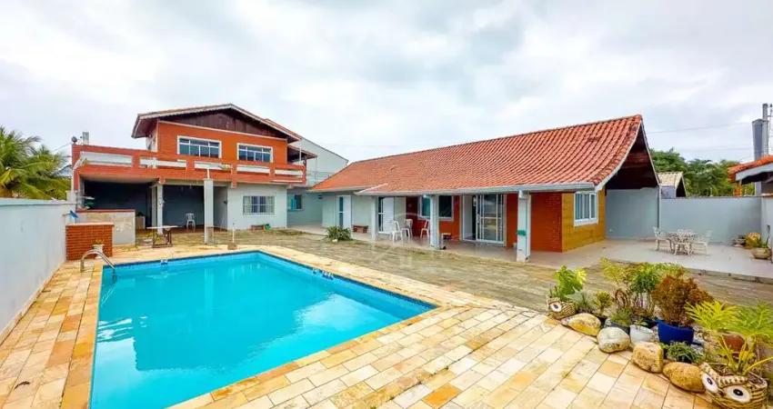 Casa térrea com edícula à venda com piscina, 3 quarto(s),  sendo 1 suíte(s)  no bairro são josé, 200 metros da praia, peruíbe-sp