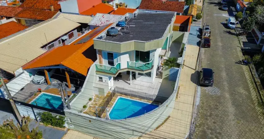 Casa sobrado parte superior à venda com piscina, 4 quarto(s),  sendo 4 suíte(s)  no bairro cidade nova peruíbe, 200 metros da praia, peruíbe-sp