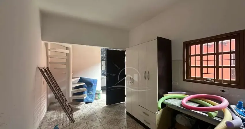 Casa térrea com edícula à venda com piscina, 5 quarto(s), sendo 1 suíte(s) no bairro jardim casablanca, 790 metros da praia, peruíbe-sp