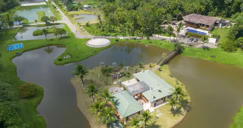 Chácara Rural à venda com piscina, , no bairro Vila Peruíbe, 8000 metros da praia, Peruíbe-SP