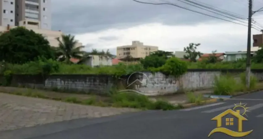 Terreno Amplo à venda , 0 quarto(s), sendo 0 suíte(s) no bairro Centro, 600 metros da praia, Peruíbe-SP