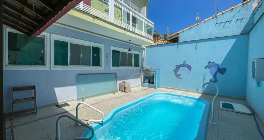 Casa Sobrado à venda com piscina, 4 quarto(s), sendo 4 suíte(s) no bairro Oasis, 500 metros da praia, Peruíbe-SP
