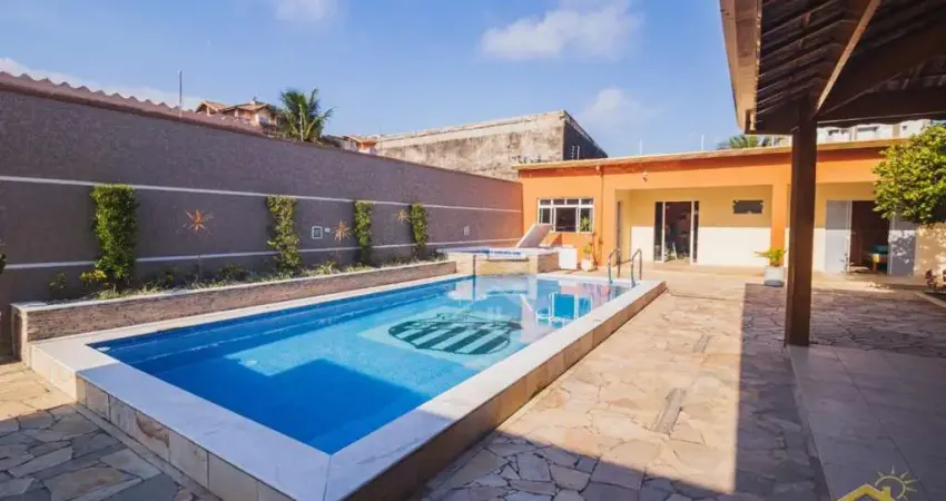 Casa térrea à venda com piscina, 6 quarto(s),  sendo 1 suíte(s)  no bairro centro, 0 metros da praia, peruíbe-sp