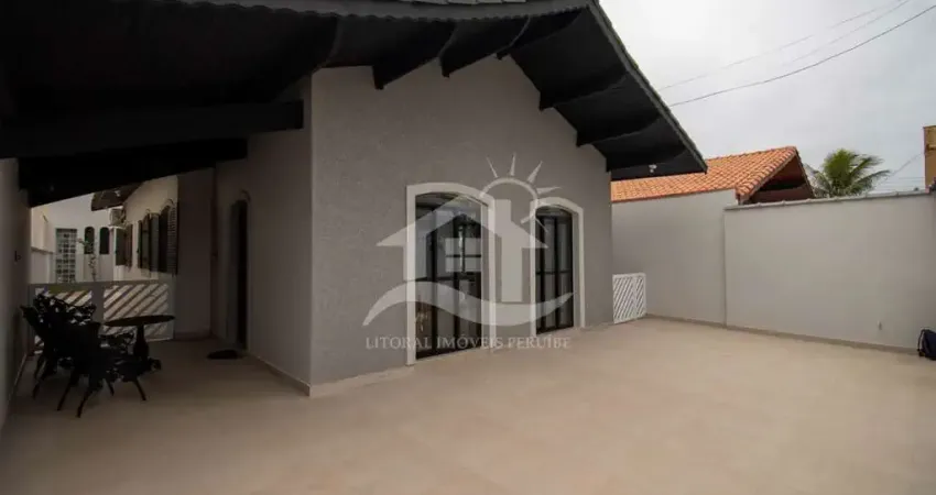 Casa térrea à venda com piscina, 5 quarto(s),  sendo 3 suíte(s)  no bairro oasis, 200 metros da praia, peruíbe-sp