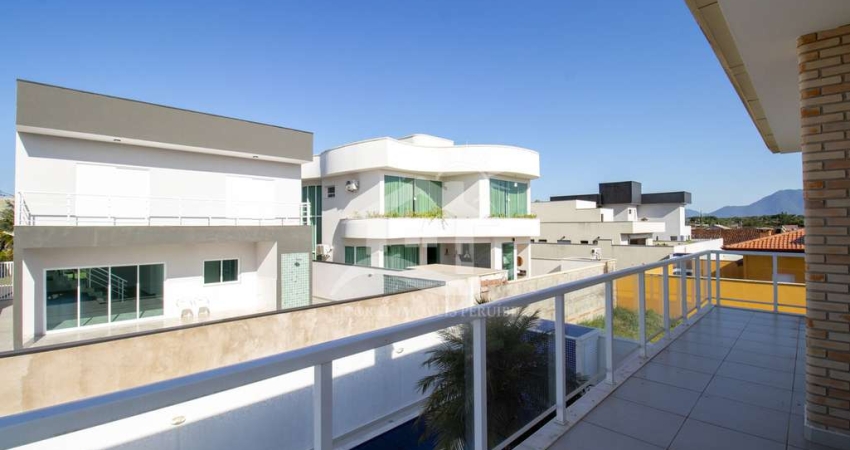 Casa Sobrado à venda com piscina, 5 quarto(s),  sendo 2 suíte(s)  no bairro Bougainville Residencial IV, 1100 metros da praia, Peruíbe-SP