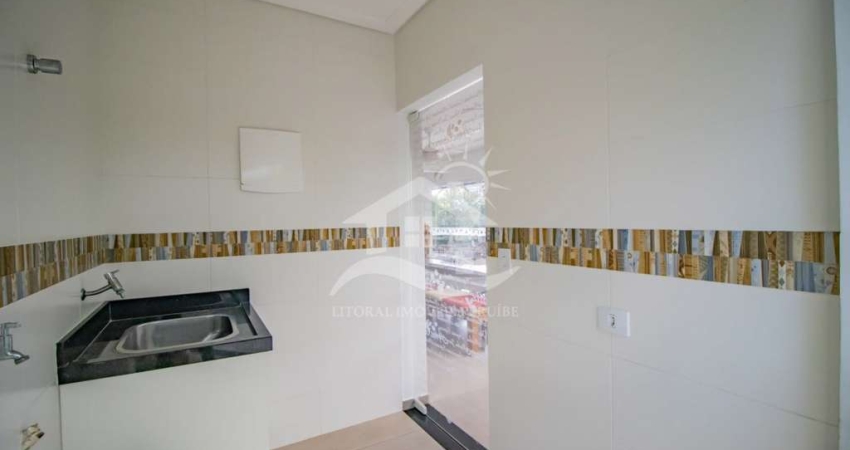 Casa Assobradada à venda com piscina, 4 quarto(s),  sendo 3 suíte(s)  no bairro Bougainville Residencial II, 500 metros da praia, Peruíbe-SP