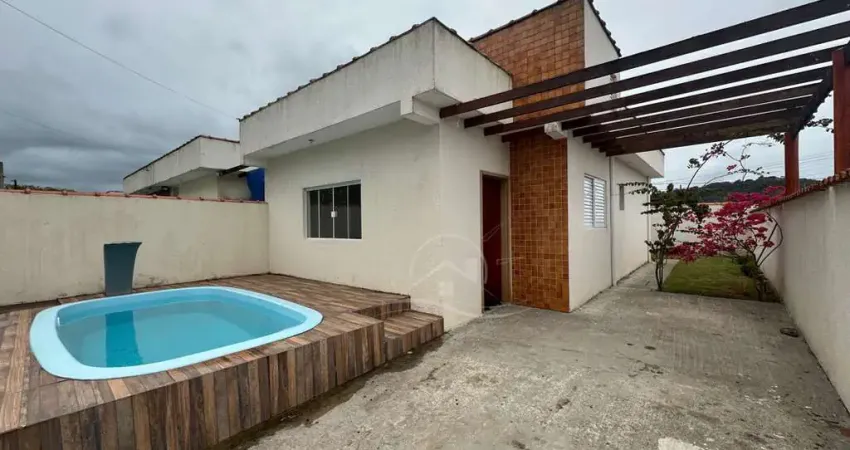 Casa térrea à venda com piscina, 2 quarto(s), sendo 1 suíte(s) no bairro jardim somar, 1500 metros da praia, peruíbe-sp