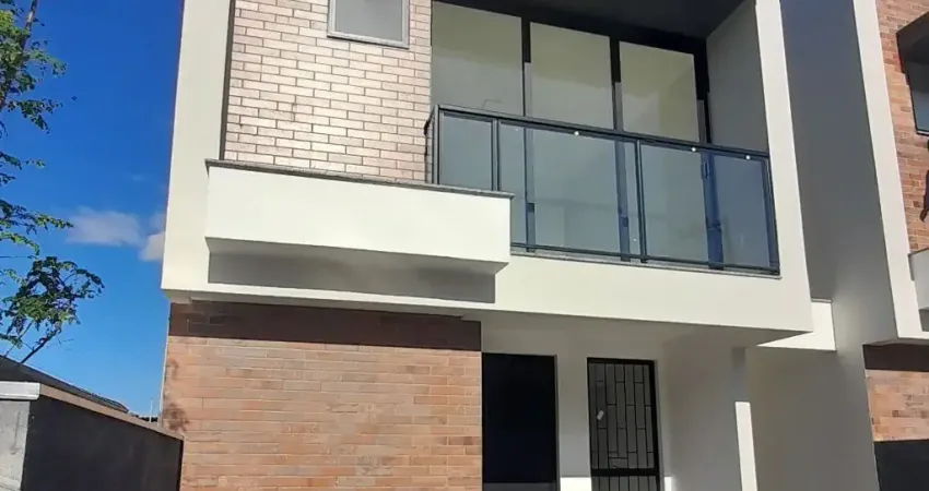 Sobrado em Areias, São José - 3 Quartos, Suíte e Pátio Amplo