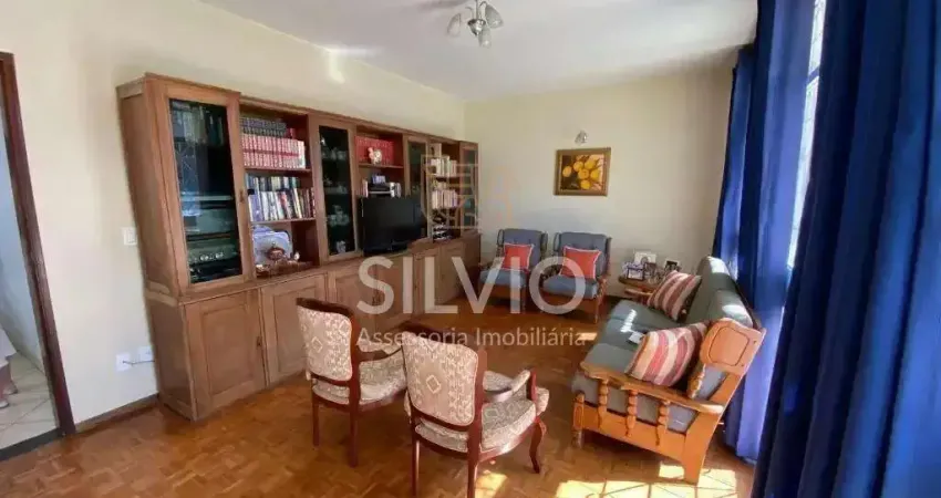 Vendo ótima casa 04 quartos na QSD, Taguatinga Sul!
