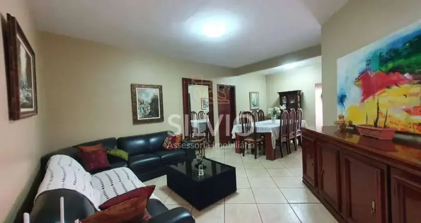 Casa térrea em condomínio em arniqueiras sha, cj. 05, com 03 quartos, sendo 3 suítes, na laje, piscina e churrasqueira.