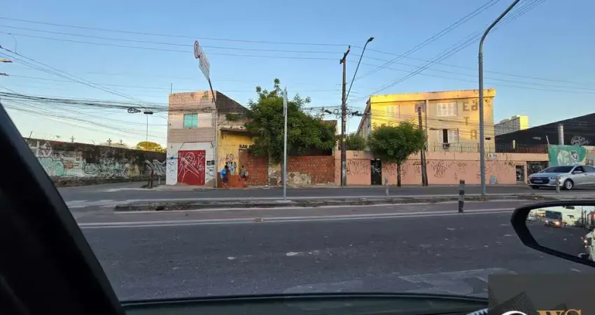 Casa Padrão ideal para comércio em frente ao centro fastio com 100 metros  bairro jacarecanga em Fortaleza-CE