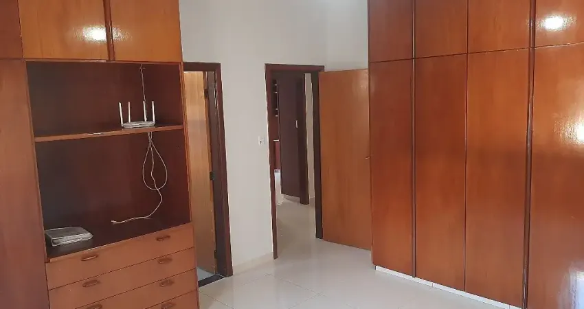 Excelente Oportunidade Casa 4 Quartos, Sendo 2 Suítes, Varanda Goumet e Churrasqueira