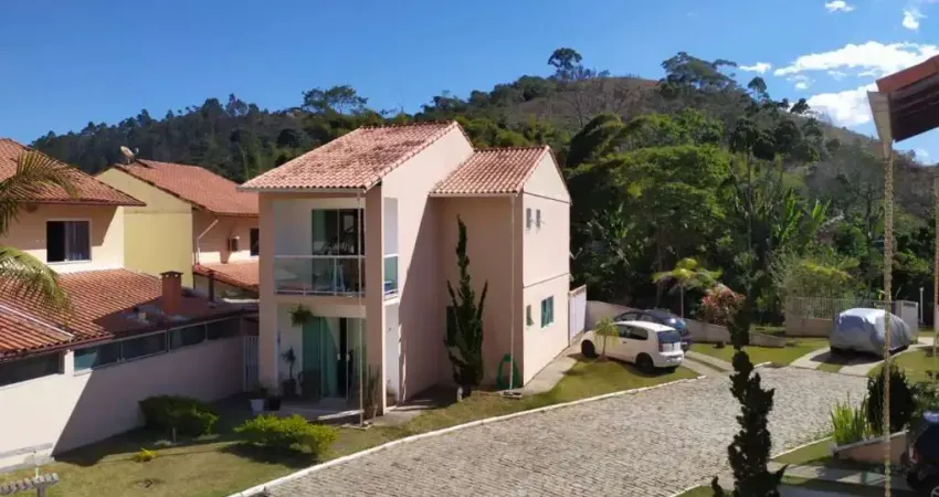 Casa com 3 dormitórios à venda, 115 m² por R$ 580.000,00 - Praça da Furunfa - Nova Friburgo/RJ