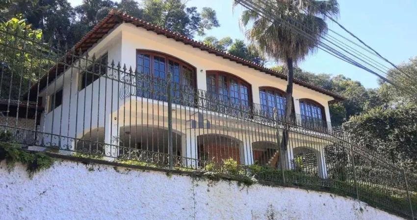 Casa com 3 dormitórios à venda, 254 m² por R$ 949.000,00 - Parque São Clemente - Nova Friburgo/RJ