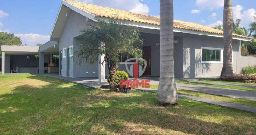 Chácara à venda no Recanto Golf Ville em Cambé. Terreno com 2.500m² e 354m² de área construída sendo casa térrea, com 3 quartos, sendo 1 suíte e 1 dem