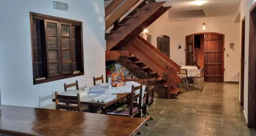 Sobrado com 4 suítes à venda, 215 m² por R$ 950.000 - Massaguaçu - Caraguatatuba/SP