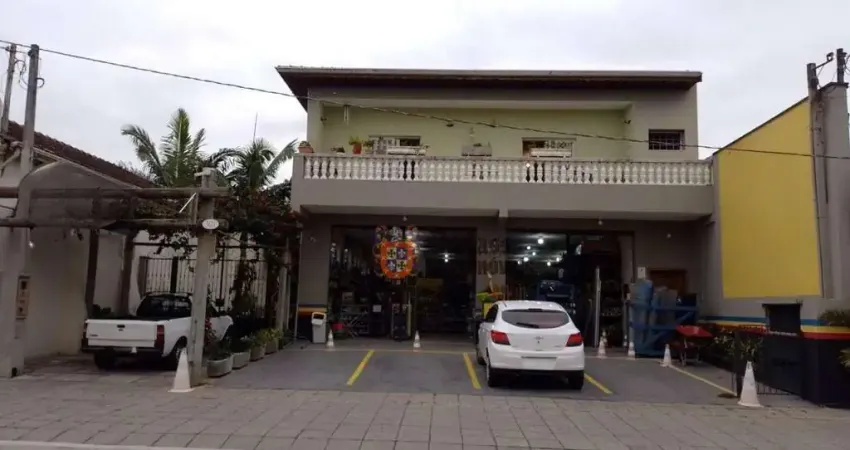 Sobrado com 4 dormitórios à venda, 962 m² por R$ 2.300.000 - Quiririm - Taubaté/SP
