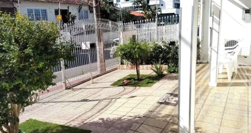 Vendo Casa Plana em Barreiros São José SC três dormitórios suíte, piscina.