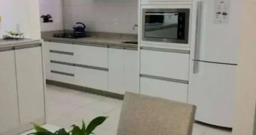 Vendo apartamento em Bairro Arreias São José SC, de três dormitórios, suíte, duas vagas livres, cozinha e área de serviço mobiliados.