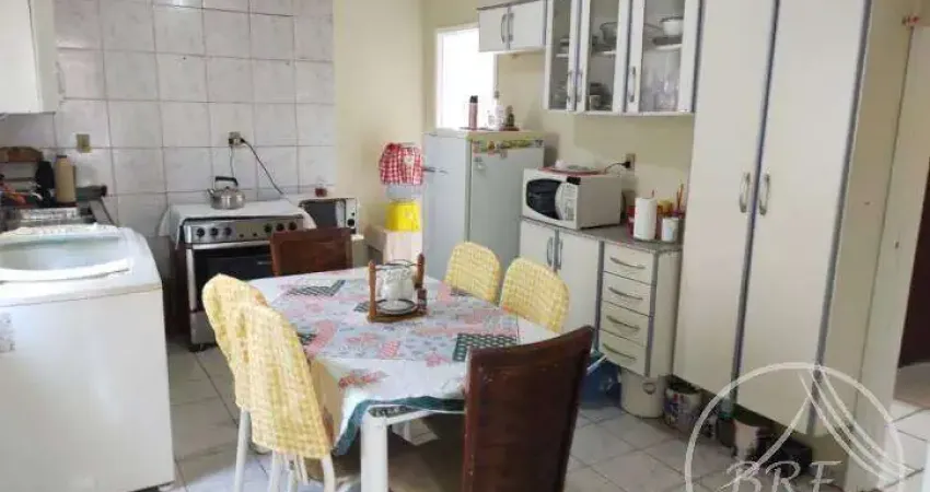 Vendo casa de alvenaria de dois pisos a 500 mts das pontes.