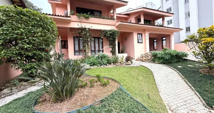 Casa à venda no Bairro Anita Garibaldi, por R$ 1.490.000.