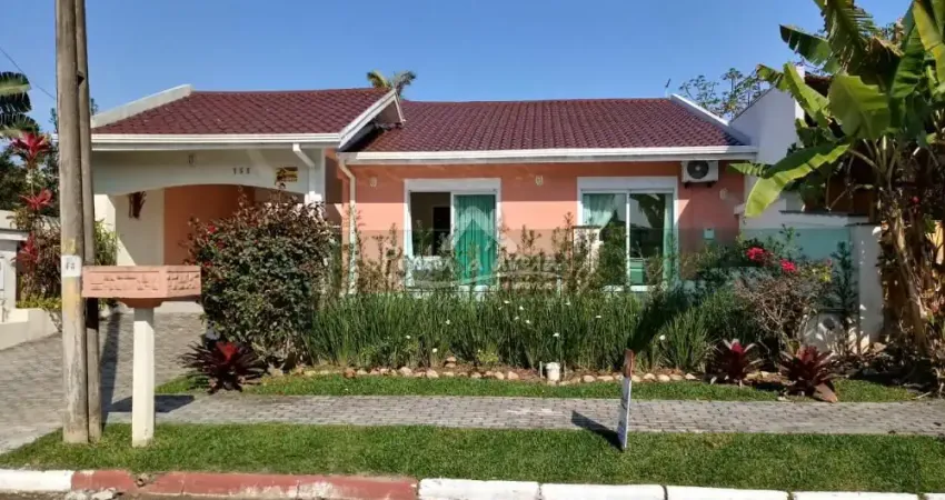 Casa à venda na Rua Canadá, 775, Atami, Pontal do Paraná