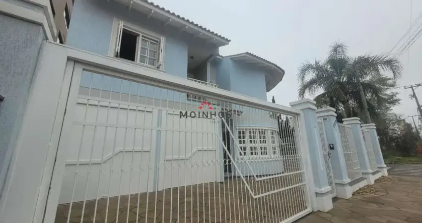 Casa-Sobrado com 03 Dormitorios 4 vagas de garagem - Bairro Centro Canoas