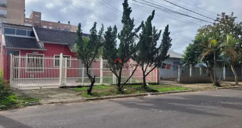 Casa com 2 dormitórios, amplo pátio com piscina - Bairro Fatima, Canoas/RS