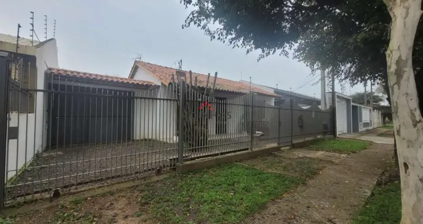 Casa com 2 dormitorios e amplo patio. bairro harmonia, canoas.