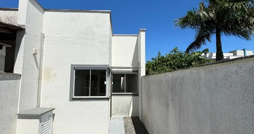 Casa no aventureiro em oferta com 2 quartos terreno de fundos