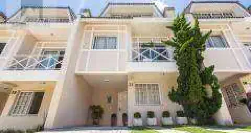 Sobrado triplex, 3 quartos, suíte, lareira, piscina, churrasqueira - condomínio villa julia - portão